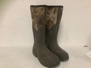 Camo Muck Boots, Men's 9, Used