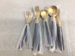 20pc Flatware Set, Appears New