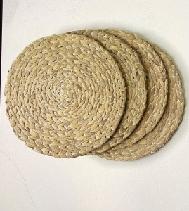 Benson Mills Water Hyacinth Braided Round Placemat Set of4 (Whitewash, 15" Round), Like New, Retail - $39.99