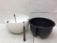 Hanging Planter, Appears New