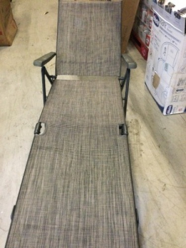 Lot of 2 Foldable Lounge Chairs, Brown, E-Commerce Return