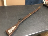 The Kentuckian Rifle #1731B,&nbsp;Shoots #917 Pull Off Caps - Appears New&nbsp;&nbsp;&nbsp;