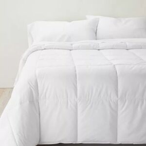 Mid Weight Premium Down Alternative Comforter - Full/Queen Size