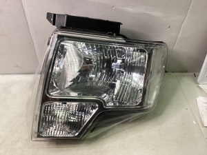 Set of Headlights Ford F150, Model Unknown