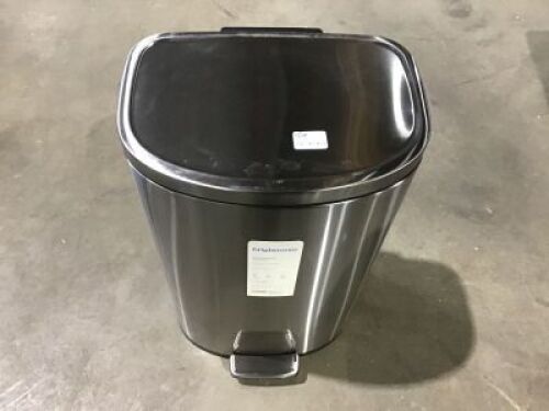 45L D-Shape Step Trash Can - Cosmetic Damage