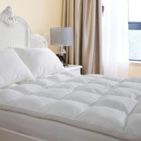 Overfilled Extra Thick Mattress Topper Queen Size - Appears New&nbsp;