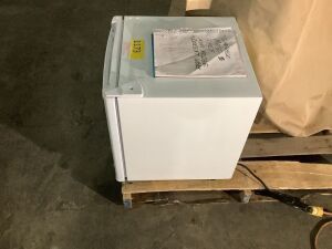 Magic Chef Mini Fridge - Does Not Work, For Parts/Repair 