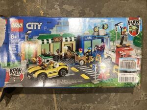 LEGO City Shopping Street 60306 Building Kit - Unknown if Complete 