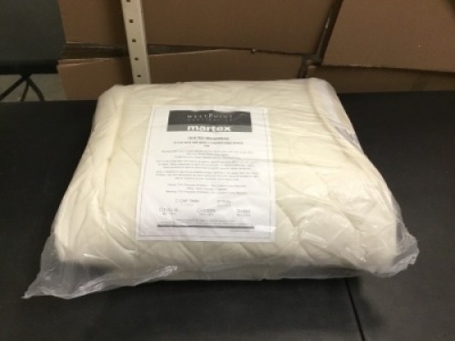 WestPoint Hospitality Quilted Bedspread, Twin - Appears New&nbsp;