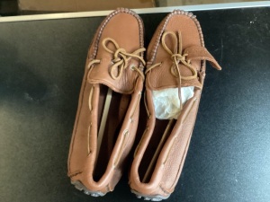 Minnetonka Moccasins Genuine Moose Women's 12