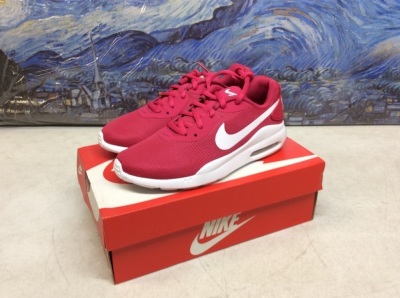 Nike Women's Air Max Oketo Sneakers, Size 6 - Appear New 