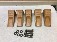 5 Pack Caterpillar Bucket Teeth with Side Pins & Retainers - Appear New