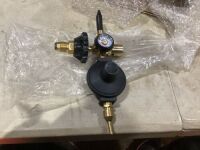 Helium Tank Regulator Latex Balloon Filler Valve&nbsp;with Pressure Gauge 0-3000 PSI for G5/8 Outlet Thread Tank Valve