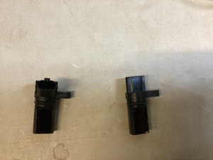Left/Right Side Camshaft/Crankshaft Position Sensors, Compatible with PC461 PC460 Infinity Fx35 G35 Nissan Altima
