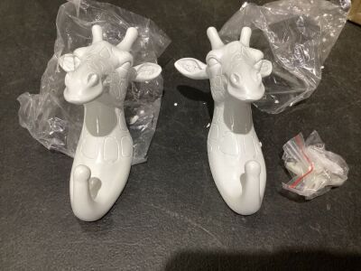 Lot of (2) Giraffe Head Decorative Hooks