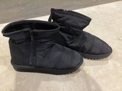 Black Snow Boots, Size 41 