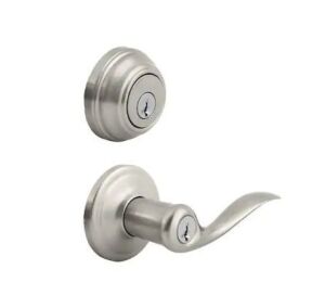 Kwikset Tustin Satin Nickel Exterior Entry Door Handle and Single Cylinder Deadbolt Combo Pack Featuring SmartKey Security