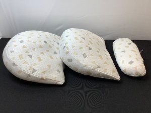 Set of (3) Pillows