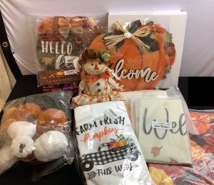 Box of Misc Fall/Pumpkin Decor